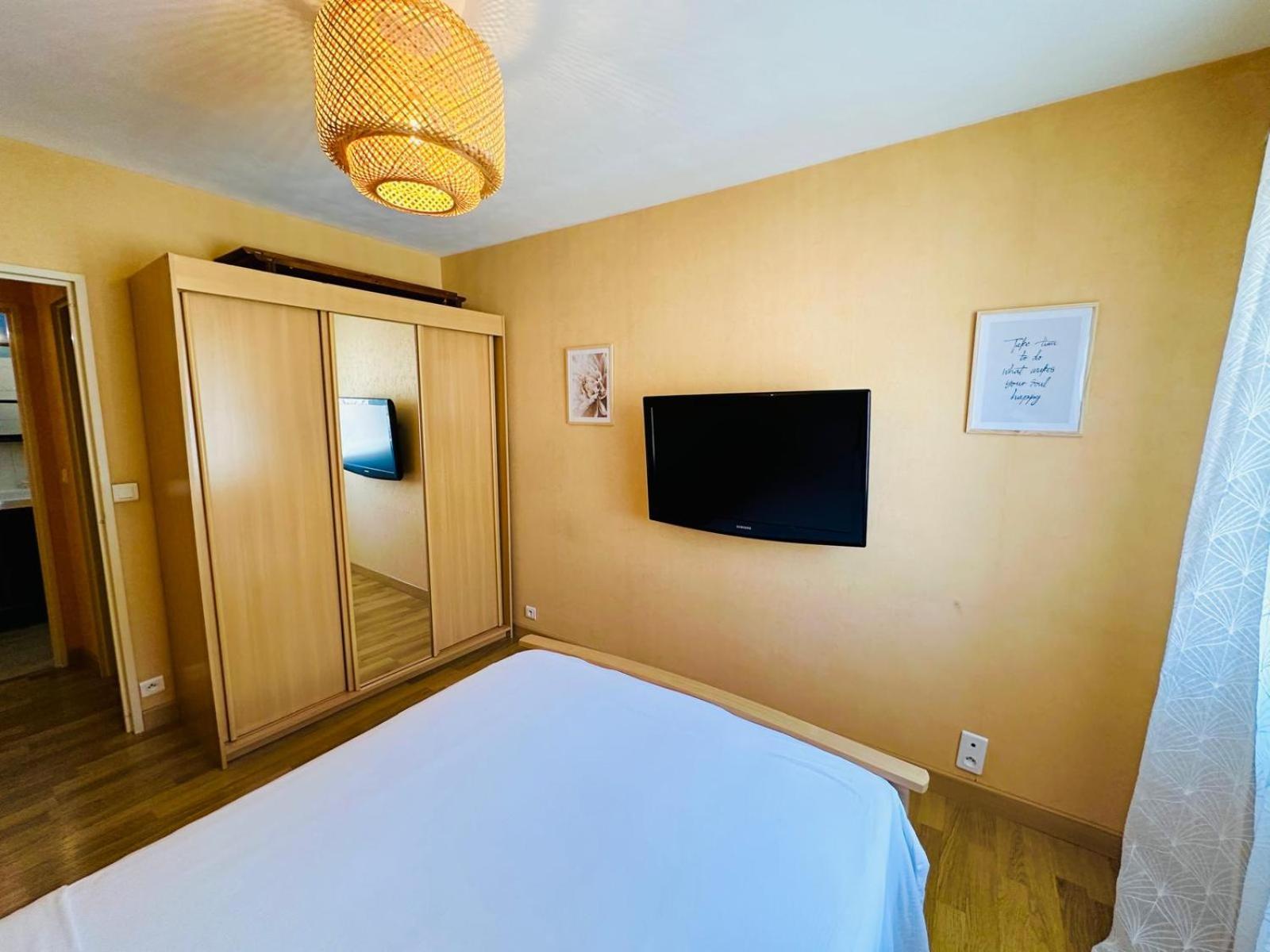 Spacieux 2 Chambres 65M2 Climatise Au Village Medieval Entre Nice Et Antibes Villeneuve-Loubet Exterior photo