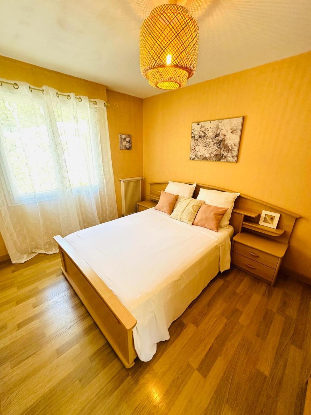 Spacieux 2 Chambres 65M2 Climatise Au Village Medieval Entre Nice Et Antibes Villeneuve-Loubet Exterior photo